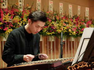 龍紀佑さんの揚琴演奏